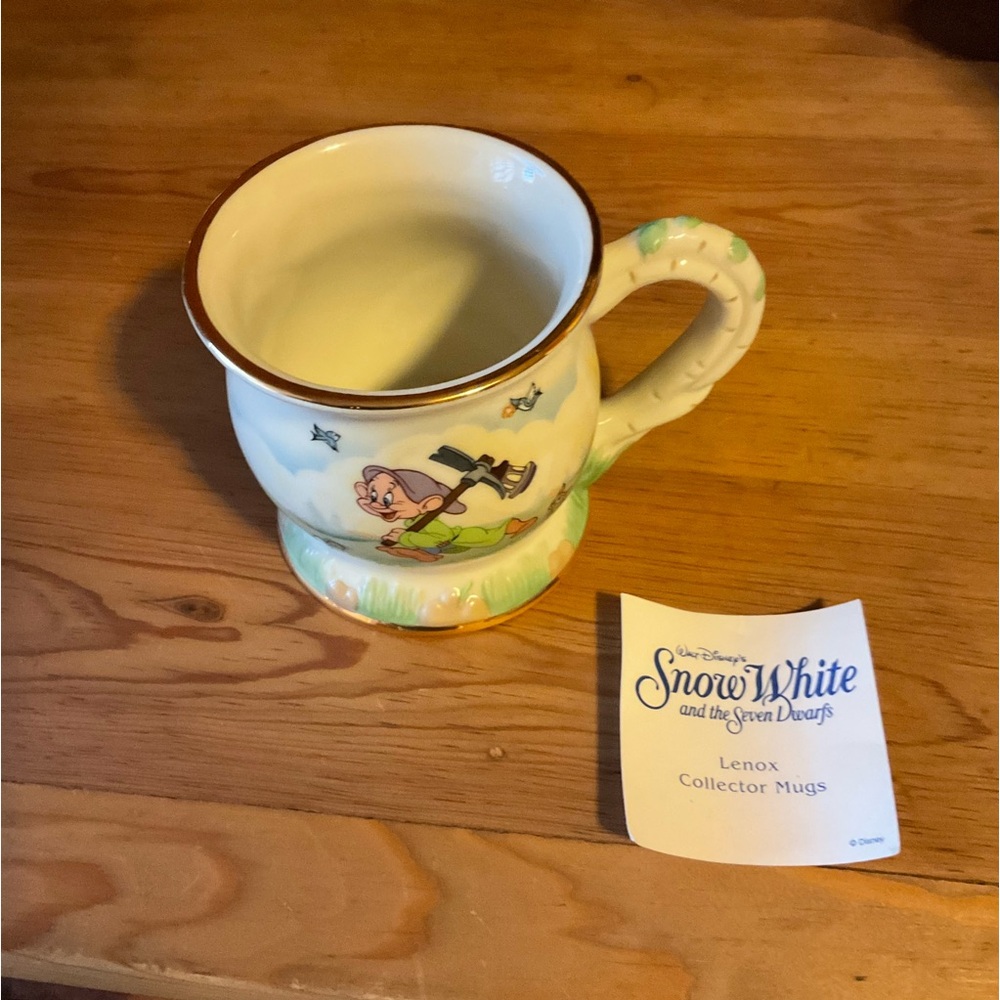 The Snow White cup of Dopey very cute